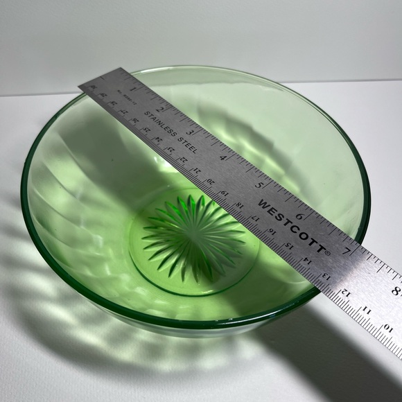 ✨Vintage Uranium Glass Bowl – Starburst Design, Glows Brilliantly ✨ - Picture 17 of 17